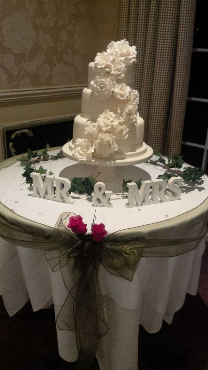 Ivory roses wedding cake