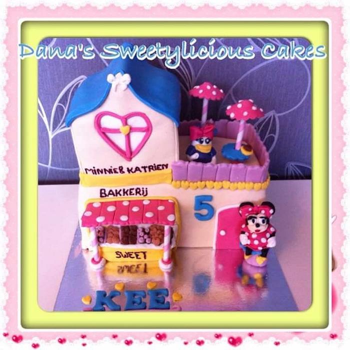 Bakery minnie mouse and daisy duck cake