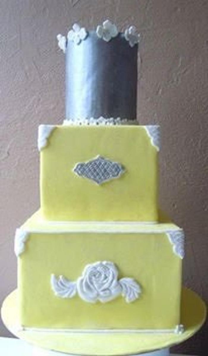 Wedding cake yellow