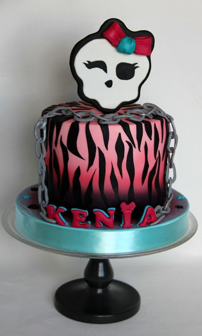 Tarta Monster High - Decorated Cake by SORELLAS CAKES - CakesDecor