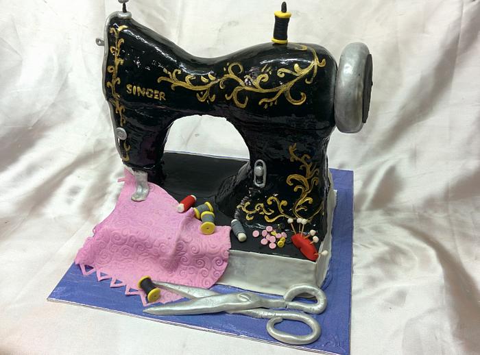 Sewing machine cake 