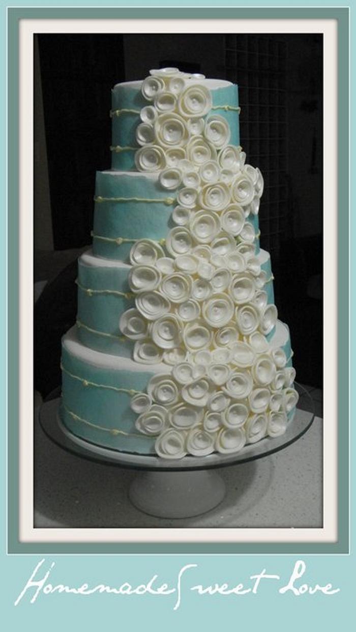 Flowers Cascade wedding cake