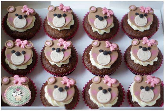 Pink bow bear cupcakes