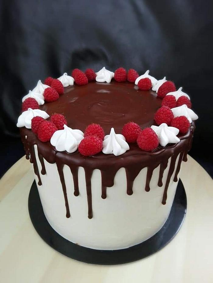 Vanilla raspberry drip cake