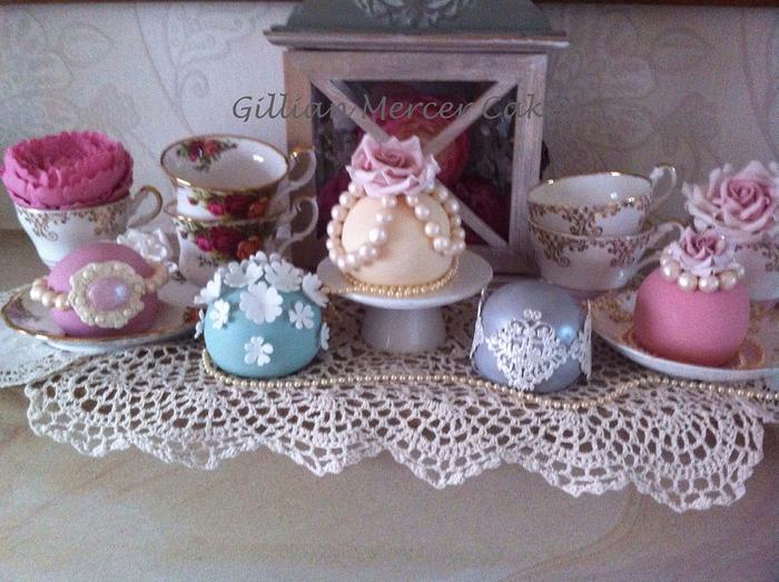 Vintage sphere cakes