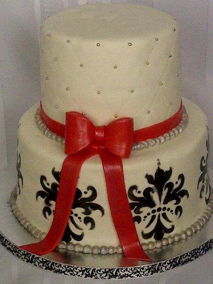 The Quilted/Damask cake