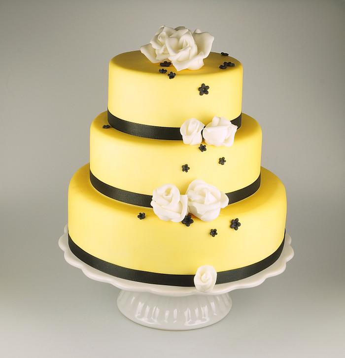 Wedding Cake with white Roses by Judith Walli, Judith und die Torten
