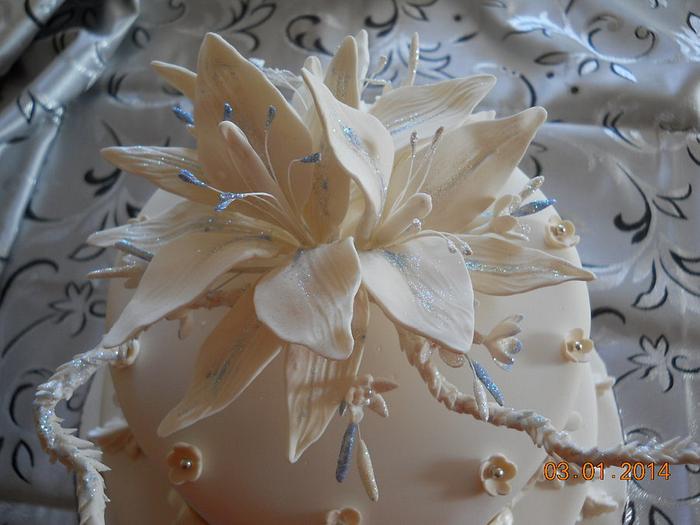 Wedding cake - Bouquet of winter lilies