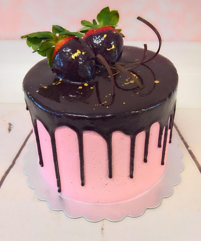 Strawberry chocolate drip cake.