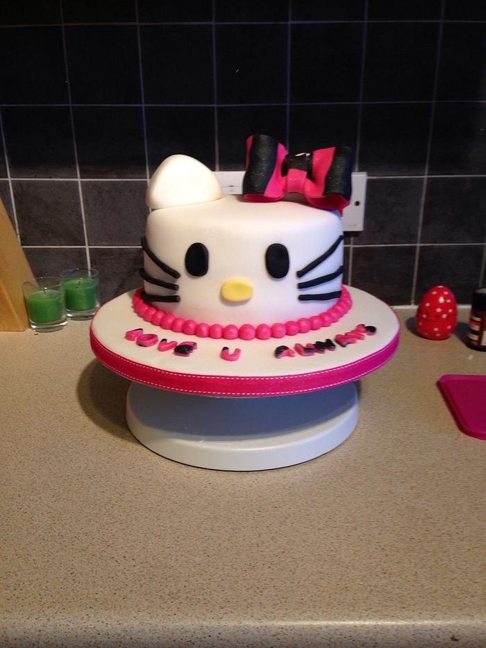 Hello kitty cake
