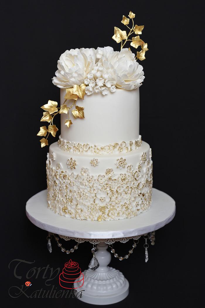 White - Gold Wedding Cake