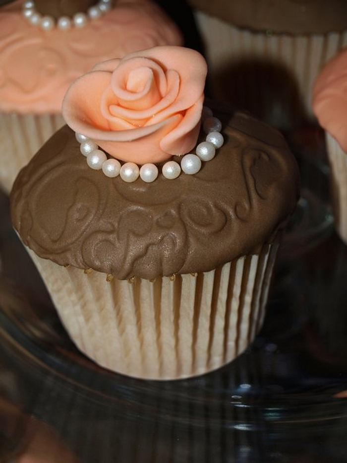 wedding theme cupcake