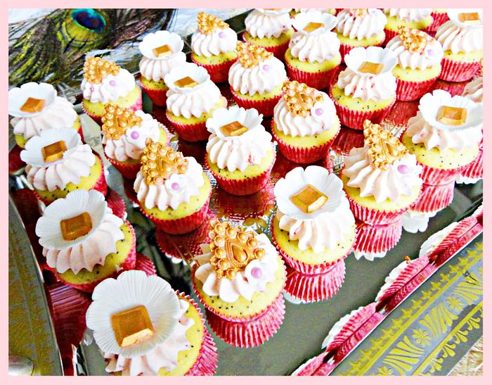Mini Royal Cupcakes