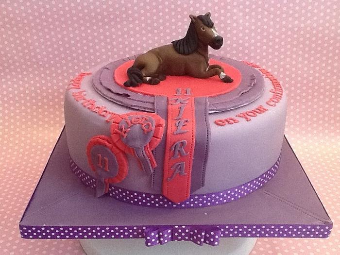 Horse lover's cake