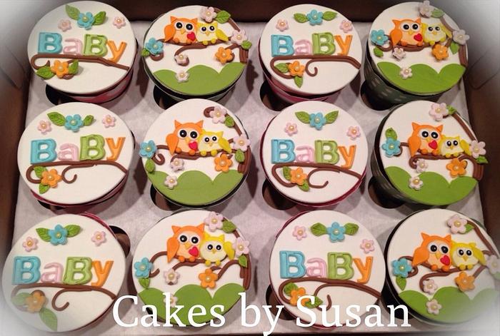 Owl baby shower cupcakes