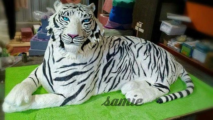 white tiger cake 