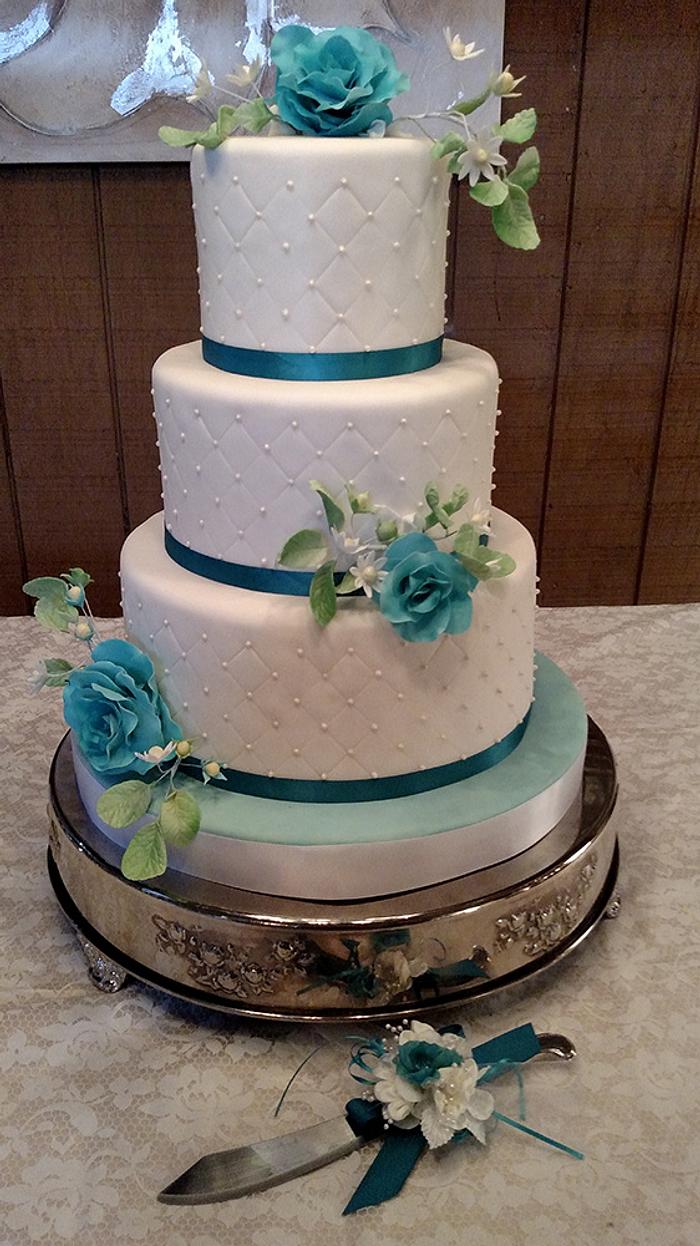 Teal sugar roses for this classic wedding cake. 