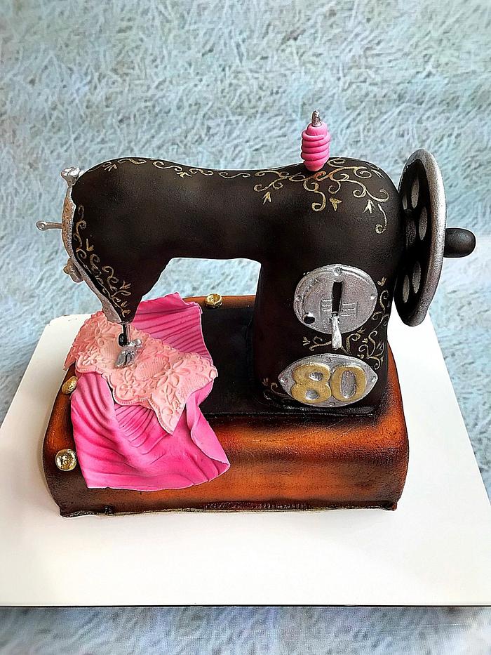Sewing machine cake