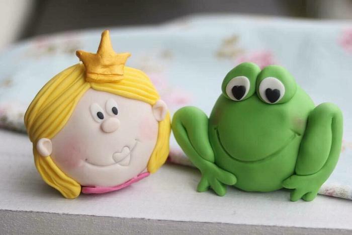 Princess frog cupcakes