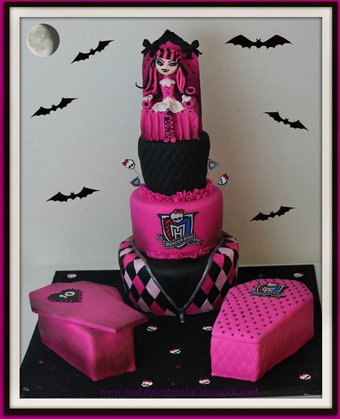 Monster High princess cake