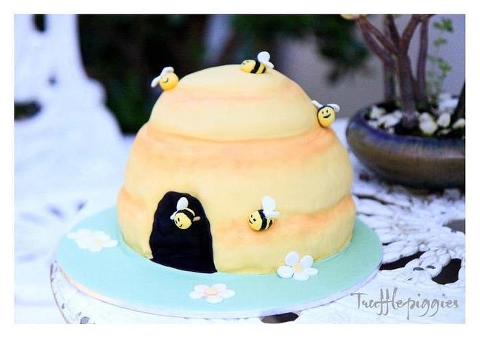 A bee cake!