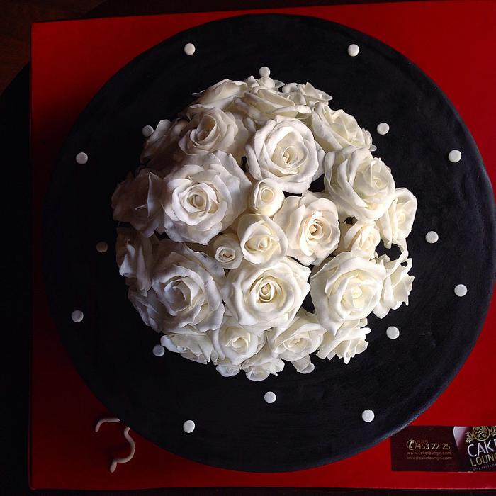 Black cake white roses