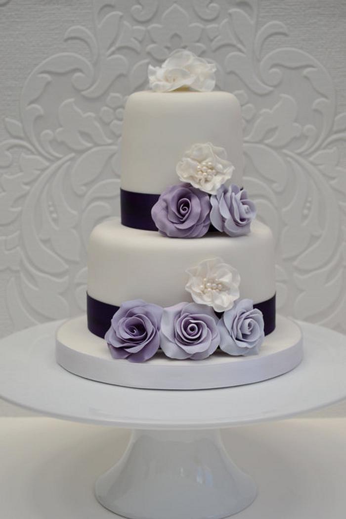 Lilac roses and ivory pearls