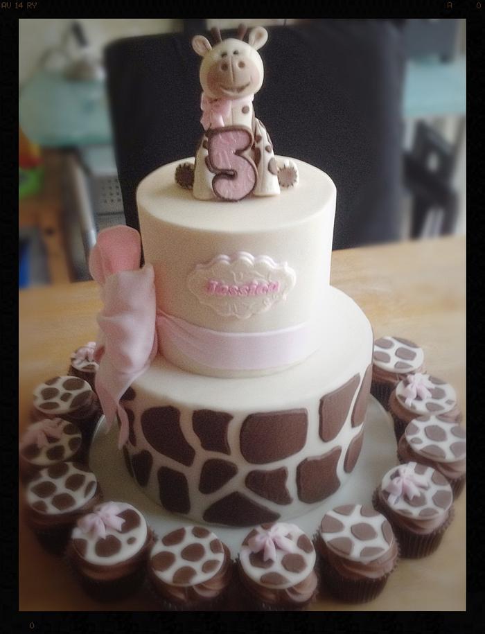 Giraffe cake and matching cupcakes
