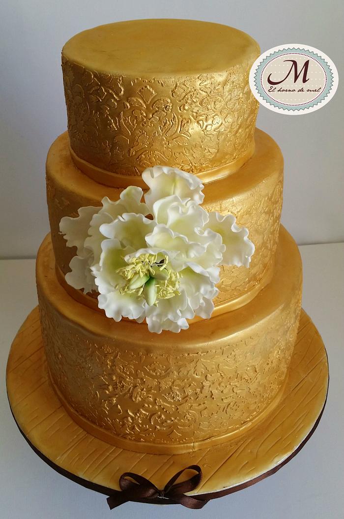  WEDDING GOLDEN CAKE WITH OPEN PEONI