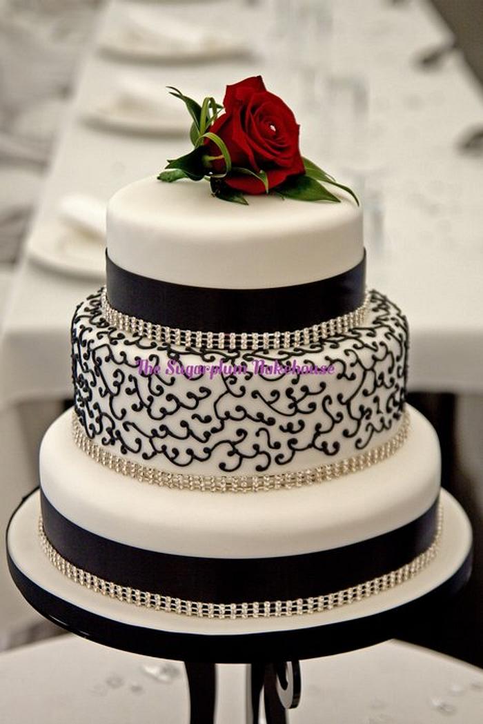 Black and White Elegant Wedding Cake
