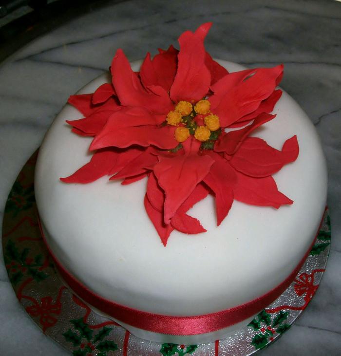 Poinsettia cake