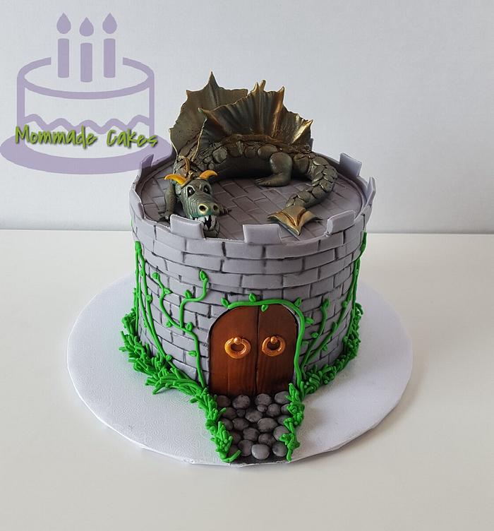 Small castle Dragon cake