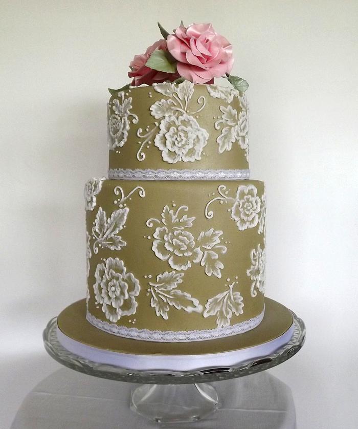 Coffee & White Wedding Cake & Pink Sugar Roses :) x