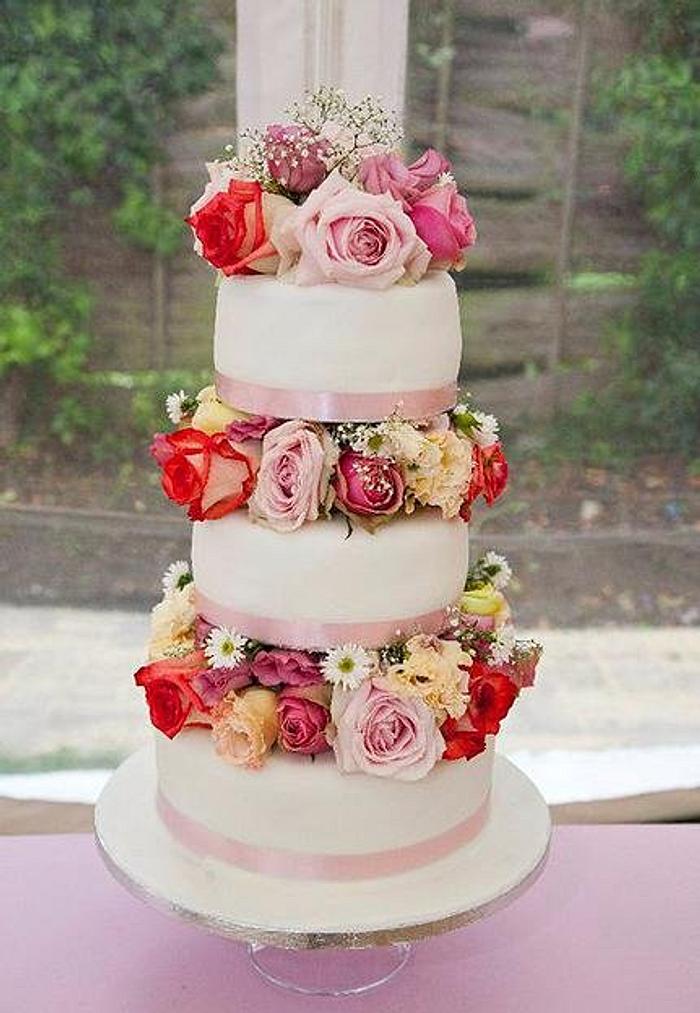 Fresh Flowers wedding cake 