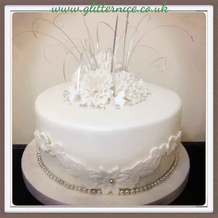 Simple, single tiered wedding cake