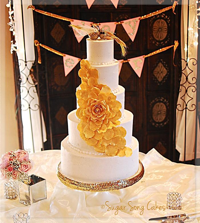 Golden Rose Boa on buttercream Wedding Cake