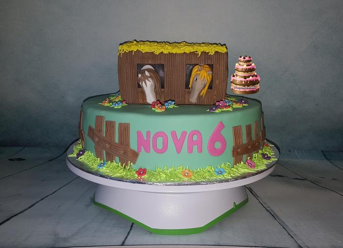 Horse stable cake