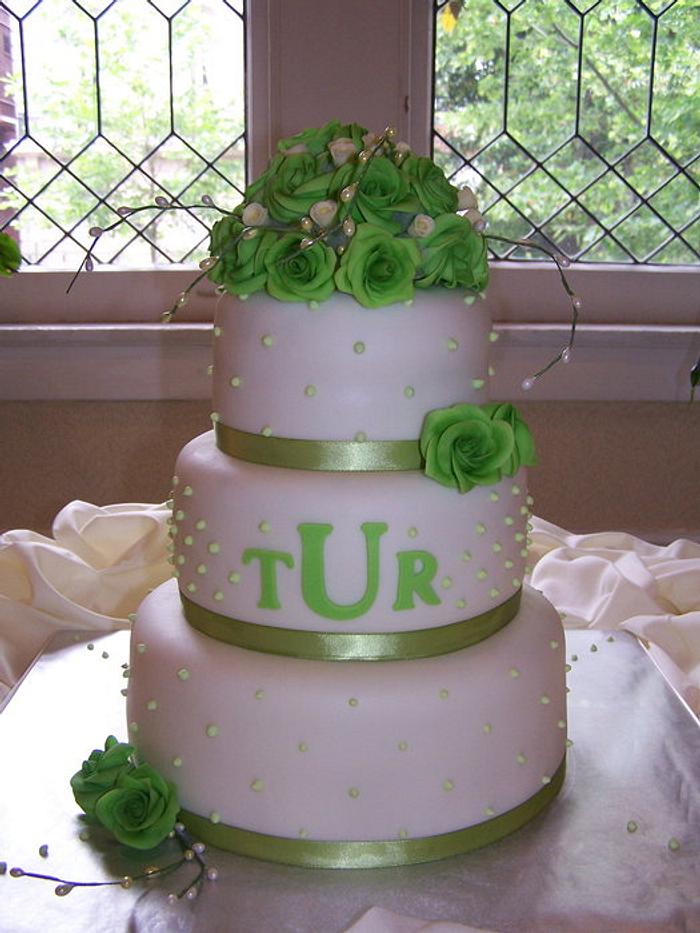 "Green roses wedding cake"