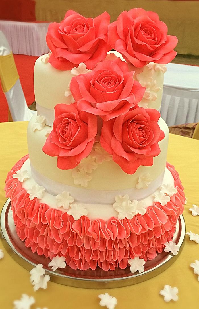 Coral wedding cake 