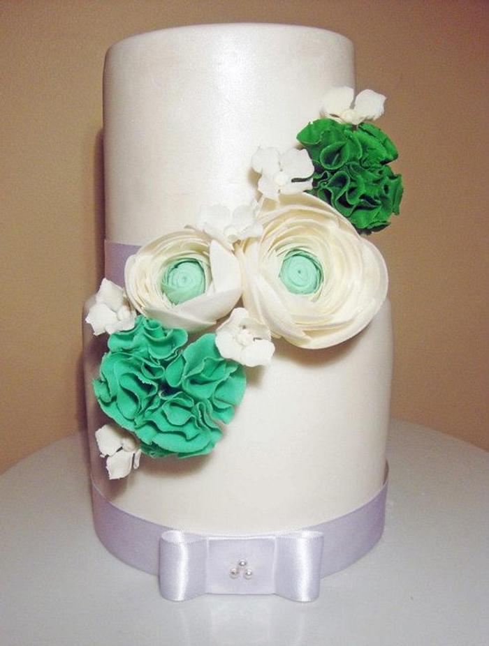 ranunculus, pom poms & hydrangea wedding cake