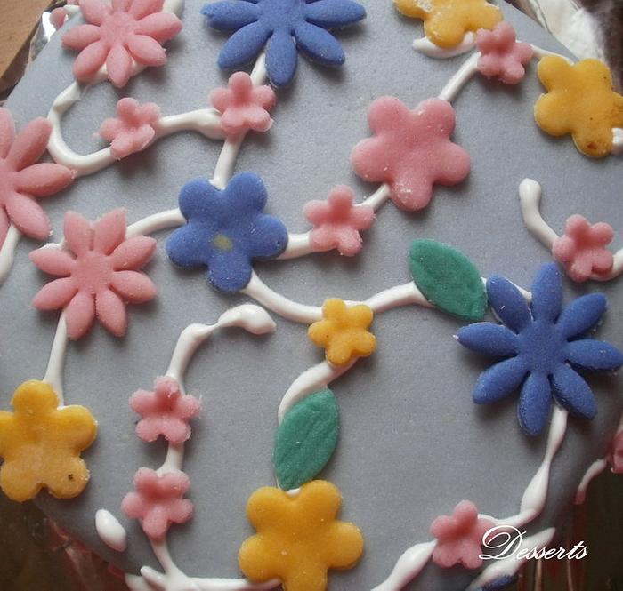 Blueberry cake with fondant flowers and royal icing