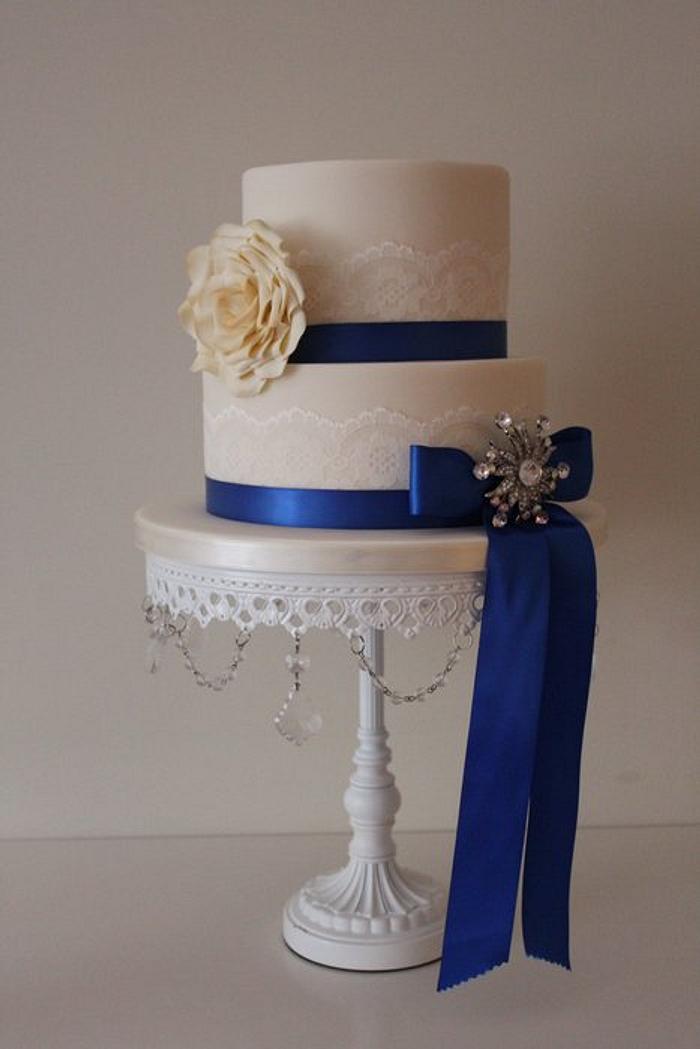 Two tier wedding cake 