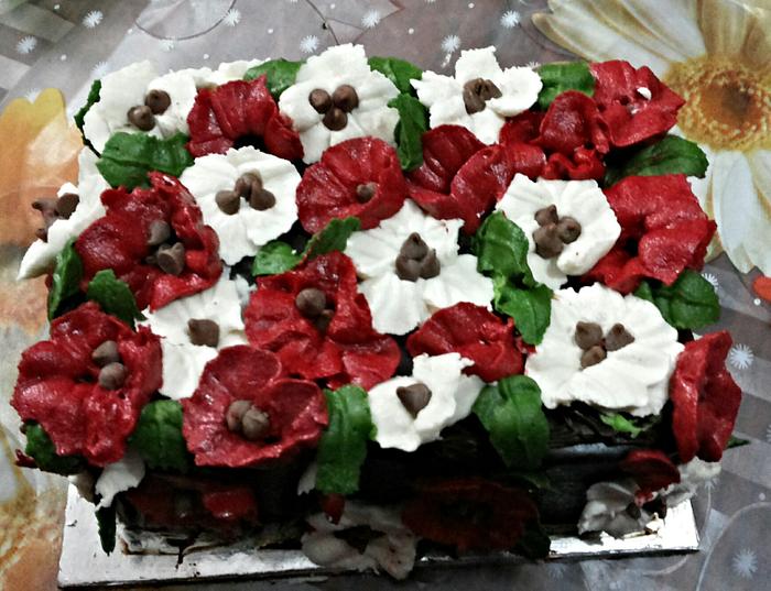 Poppy flowers cake