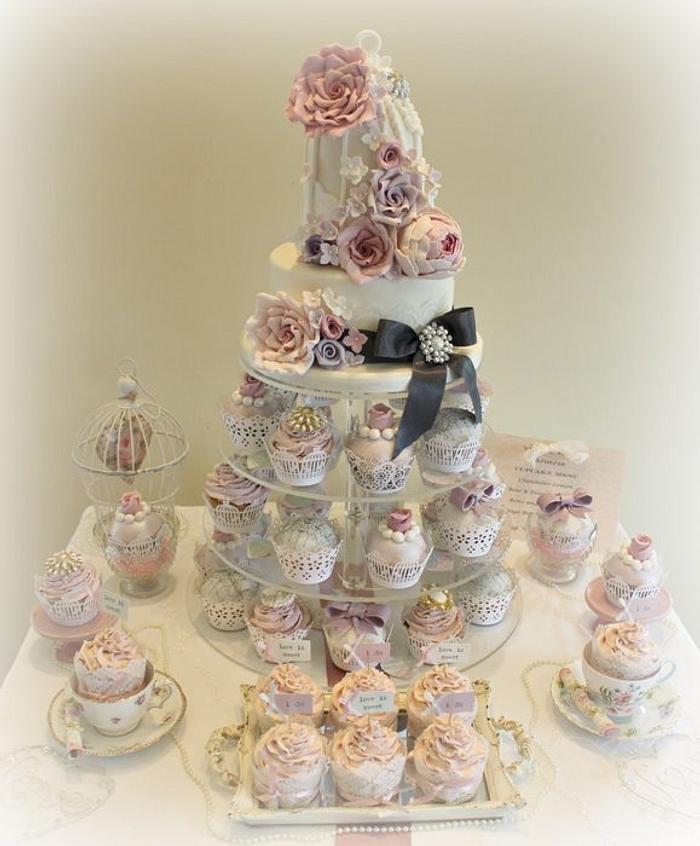 2 tier Birdcage with matching cupcakes