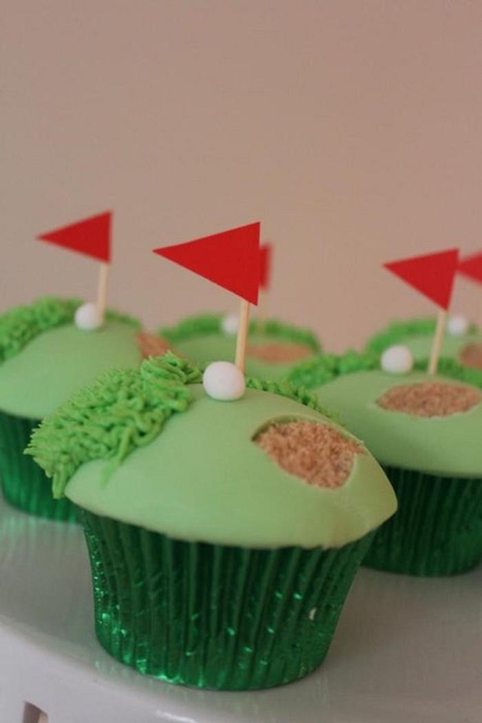 Golfing cup cakes 