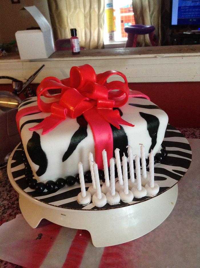 Zebra gift box cake