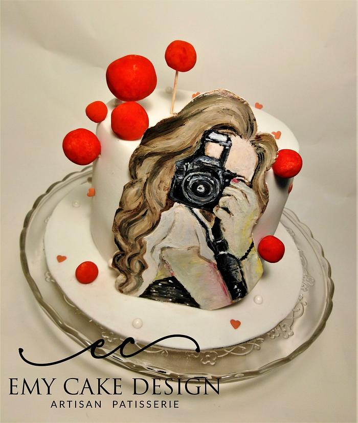 Photpgrapher painted cake 