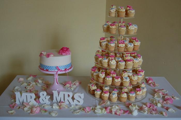 Vintage Wedding Cake & Mini Cupcakes