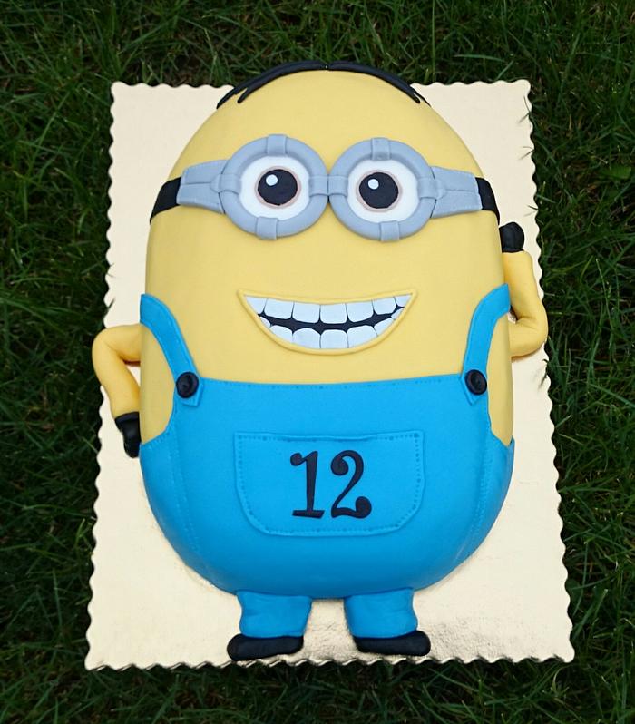 Minion cake