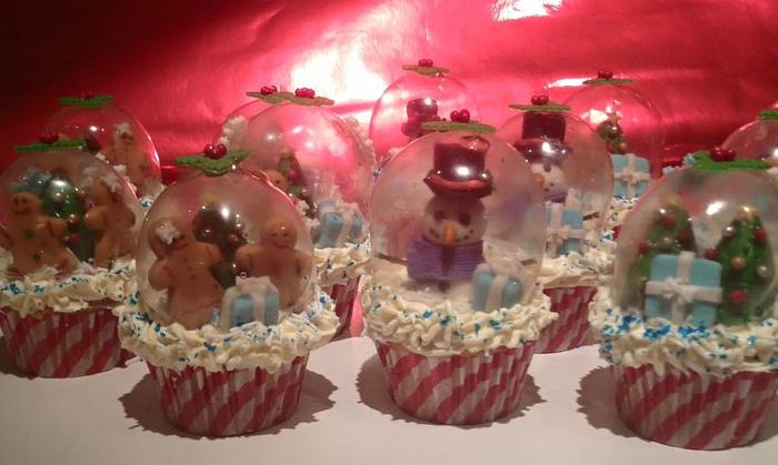 Christmas snowglobe cupcakes. 